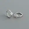 Aretes de Trebol de Cuatro Hojas con Circonita Estilo Coreano para Mujer, Aretes Plateados Simples Básicos, Aretes de Moda Versátiles para el Viaje Diario