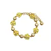 Pulsera de Flor Cepillada Chapada en Oro de Alta Gama con Pedrería, Diseño Tradicional Cepillado Chapado en Oro, Estilo de Lujo Ligero, Pulsera de Flor Versátil