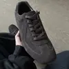 2026 Verão Mais Vendidos Sapatos Casuais de Couro Leves Confortáveis de Alta Qualidade Versáteis Simples Retrô Sapatos Masculinos de Solado Grosso Estilo Business