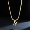 Comercio exterior transfronterizo popular collar con colgante de 26 letras cadena de hueso de serpiente personalizado de moda cadena de serpiente acero inoxidable letra cadena para clavícula