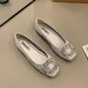 Novos Mocasins de Primavera e Outono com Strass, de Calçar, com Fivela Quadrada, Sapatos Individuais Versáteis Femininos, Boca Rasa Francesa, Sapatos Baixos, Para o Trabalho 2025