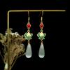 Pendientes largos con hebilla de calcedonia verde estilo chino vintage para mujer, aretes de ojo de gato de alta calidad, venta al por mayor