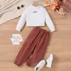 Conjunto de Otoño e Invierno para Niña Pequeña Estilo Europeo y Americano: Conjunto de Top de Cuello Alto de Manga Larga Falso de Dos Piezas y Pantalones Cargo de Moda