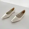 Sapatos de Couro Genuíno para o Outono de 2026 com Couro Bovino Lavado de Camada Superior, Bico Quadrado, Boca Rasa, Design Simples Estilo Coreano, Sapatos com Aumento Interno de Altura
