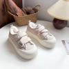Zapatos de lona Beier estilo hermana suave con forro polar, cabeza grande, suela gruesa, cierre de velcro, suela gruesa, otoño e invierno 2024, nuevos zapatos blancos pequeños LZ6056