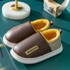 Zapatillas de algodón para hombres y mujeres, impermeables, de PU, para invierno, para niños, con tacón, cálidas, para interiores y hogares, zapatos de algodón para padres e hijos.