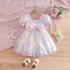Vestido de Verão para Meninas 2026 Novo Estilo Infantil Vestido Princesa Gradiente Arco-Íris Manga Bufante Laço Doce Roupa Infantil