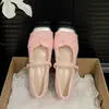 Sapatos femininos brancos de salto alto, rasos e grossos, estilo fada francesa, modelo novo de verão 2026, adequados para combinar com saias, sapatos Mary Jane de bico quadrado