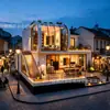 Casa contenedor de doble capa con techo curvo, con terrazas superior e inferior, vista panorámica de cristal, inspirada en el bosque, casa de vacaciones modular de lujo ligero