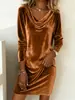 Moda Outono/Inverno 2025 da Amazon Roupa Feminina Transfronteiriça Novo Casaco de Cor Sólida com Gola Ampla Manga Longa Vestido Sexy de Veludo