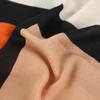 Lenço de Seda com Estampa Geométrica em Cores Contrastantes Estilo Ins Qualidade Boa para Usar Lenço Macio e Quente Lenço para Viagem e Feriado Moda
