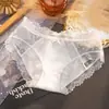 Pantalones Cortos de Encaje Dulces para Mujer de Malla Hueca de Tiro Bajo Estilo Japonés Fresco Transpirables Finos con Refuerzo de Algodón Puro para Mujer Triángulo