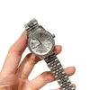 Directo del fabricante, modelo nuevo como se ve en Xiaohongshu, reloj para mujer con incrustaciones completas de diamantes, rojo rosado, pitahaya, azul hielo picado, correa de acero, reloj de alta gama para mujer