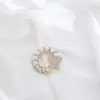 Broche Borboleta de Pérola de Alta Qualidade Feminino Exquisito Pequeno Broche Corsage Fragrância Acessórios Elegante Terno Casaco Fivela Anti-Exposição