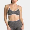 Soporta procesamiento OEM/ODM y personalización Conjunto deportivo de estampado de leopardo para mujer, sujetador y shorts, conjunto de ropa deportiva para exteriores y yoga
