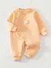 Mameluco para bebé, diseño cálido de tres capas y sin costuras para otoño e invierno, mameluco ajustado para recién nacido, atuendo para bebé amigable con la piel, nuevo estilo 2026