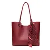Bolsa de Gran Capacidad para Mujer, Moderna y Versátil, Nuevo Estilo 2026, Bolso Tote Casual de un Solo Hombro de Color Sólido, para el Trabajo y los Viajes Diarios