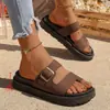 2025 Sandalias de Plataforma Gruesa de Verano Europeas y Americanas para Mujer Moda Banda Única Hebilla Plataforma de Playa Sandalias Transfronterizas para Mujer