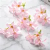 Cabeça de flor de lírio de seda de três pétalas orvalhada em estoque do fabricante com gotas d'água, flor de grampo de cabelo DIY, grinalda, adorno de cabeça para casamentos