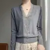 Cardigan de Tricô com Renda Falsa de Duas Peças e Decote V para Mulheres, Nova Moda 2026, Elegante, Top Cinza Base Super Atraente
