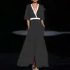 2024 Novo Vestido Longo Elegante Elegante com Decote em V Estampado Plissado de Saia Grande da Moda Feminina Europeia e Americana