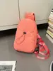 Mochila de Comercio Exterior para Estudiantes Universitarios, Uso Casual para Viajes Diarios 2026 Bolso de Tela para Mujer, Doble Uso Hombro y Pecho, Bolso Ligero de Moda para Hombre