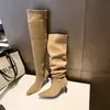 Botas de estilo retro para mujer con punta y hasta la rodilla, con detalles plisados, tacones altos y un efecto adelgazante, perfectas para un look moderno y elegante.