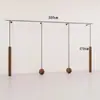 Tienda de Ropa Estante de Exhibición de Pared de Acero Inoxidable con Color de Grano de Madera Estante de Exhibición Perchero para Tienda de Ropa de Hombre y Mujer de Pie
