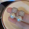 Nuevos Pendientes de Perla Retro de Moda 2025 con un Toque de Lujo, Pendientes Completos de Diamante de Lujo Ligero para Mujer, Pendientes de Botón de Nicho al por Mayor