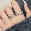 Anillo de moda minimalista retro estilo desgastado con cuervo y diamantes incrustados para mujer, diseño abierto ajustable, joyería de nicho de lujo ligero