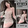 Lencería transparente de encaje dorado con un lazo juguetón, diseñada para momentos coquetos y sensuales, puro deseo y seducción, ropa de dormir