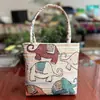 Bolso nuevo de estilo étnico, con tela color arena y bordado, un diseño fresco y casual, con bordado de hilo dorado a doble cara, una bolsa pequeña de tela y una bolsa estilo Hanfu