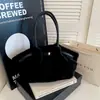Bolso de felpa transfronterizo 2026 nuevo, lindo y de gran capacidad, diseñado para llevar debajo del brazo o al hombro, un bolso tote elegante para mujer