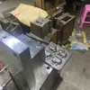 Fabricantes de moldes de plástico muestrean directamente el pegamento suave del molde. Grifo