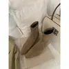 Botas Curtas 2025 Camurça Retrô Populares Outono e Inverno Botas Slim Estilo Coreano Versátil Sola Reta Botas Elegantes para Mulheres