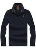 Camisa polo masculina de manga comprida para primavera e outono, 100% algodão mercerizado, com um pequeno logo simples de cavalo e design liso, perfeita como camada base