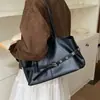 Bolsa tote de nicho para axila 2025 nueva otoño e invierno gran capacidad un solo hombro sensación de nicho diseño versátil para ir al trabajo
