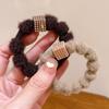 Otoño e Invierno Maillard felpa cuerda para el cabello anillo para el cabello ins cuerda para el cabello de diamantes de imitación cuadrados de alta gama no daña el cabello banda elástica accesorios para el cabello femeninos