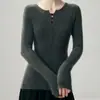 Otoño/Invierno 2026 Nuevo Suéter de Cachemira Cuello Redondo Manga Larga Botones Color Sólido Corte Delgado Favorecedor Top Base