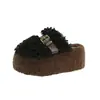 Novas pantufas fofas para mulheres, adequadas para uso externo, com saltos altos, solas plataforma, fundos grossos e design de fivela, leves e perfeitas para outono e inverno. Chinelos de algodão 2026 para mulheres