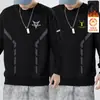 Camiseta masculina de manga comprida para outono e inverno, marca da moda, corte solto, forrada com fleece, camiseta básica casual, moletom com estampa e gola redonda para jovens estudantes
