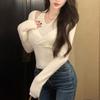 Suéter de diseño hueco para colgar en el cuello Otoño e Invierno Nuevo estilo coreano Falso dos piezas Suéter de punto Ajustado Estilo occidental Camisa base Superior