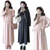 Ropa de Maternidad Otoño Invierno Nuevo Conjunto de Dos Piezas Cardigan de Encaje Estilo Coreano Bordado de Flores Pequeñas Camisola Falda Larga Cintura Alta Cubre Vientre Conjunto