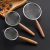 Acero Inoxidable 304 Grado Alimenticio Colador Malla Filtro Cuchara Mango Corto Haya Madera Sólida Jugo Horneado Pequeño Tamiz de Harina