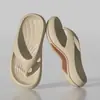 Nuevas chanclas de suela gruesa para mujer, para uso exterior en verano, antideslizantes, resistentes al olor, a la moda y versátiles, chanclas de alta gama para playa y costa