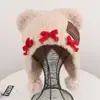Balaclava de alta qualidade em pelúcia de urso fofa com pompom e orelhas para mulheres, quente e versátil para outono e inverno, proteção para as orelhas