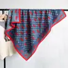 Bufanda de Seda con Estampado de Cerezas Dulces Otoñal, Versátil, Rejuvenecedora y de Tacto de Alta Gama para Mujer, Combinada con Abrigo, Bufanda y Elegante Chal