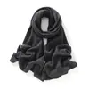 Bufanda de cachemir tejida de color liso, estilo coreano minimalista, con diseño calado, un accesorio cálido y moderno para mujer, perfecto para mantenerte abrigada en el clima frío