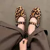 Sapatos Mary Jane com estampa de leopardo e pelo de cavalo, sapatos femininos de boca rasa 2025, novos sapatos femininos de bico redondo com fivela e salto baixo, sapatos de bebê femininos
