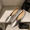 Com sapatos franceses de fim de noite sapatos um passo calce fácil pés estilo gentil baixo 2026 bico quadrado não cansam boca rasa sapatos únicos mulheres para o trabalho